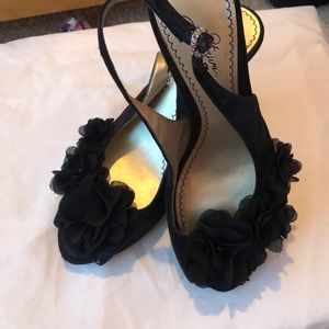 3 inch black high heels with flower detail